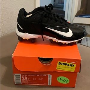 Boys baseball cleats